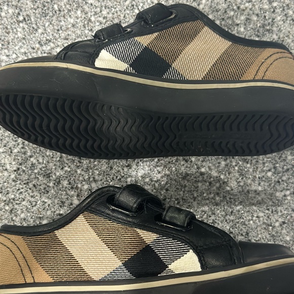 Burberry Black and Tan Sneakers with Velcro Straps - Picture 3 of 7